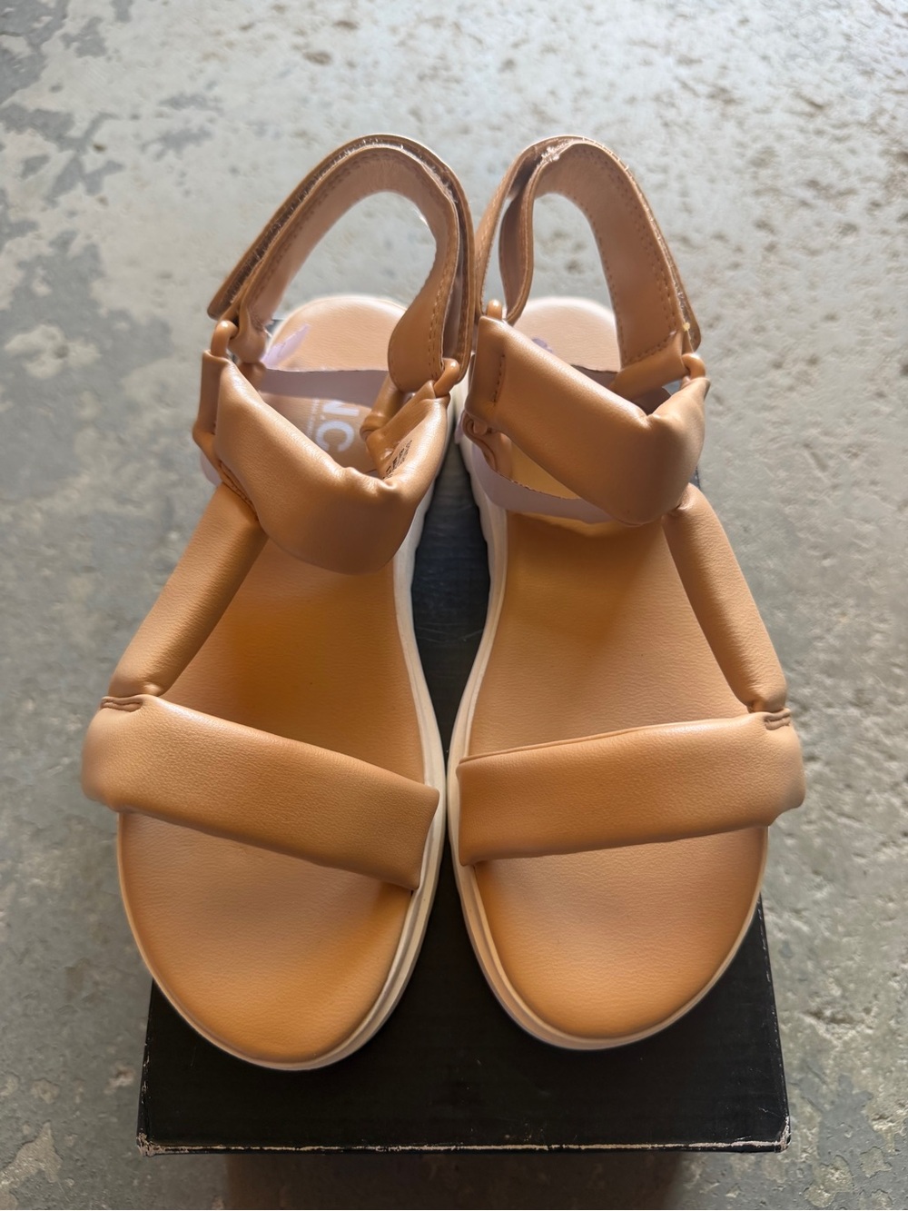 “New” INC DAKOTA Tan Padded Strap Sandals size2